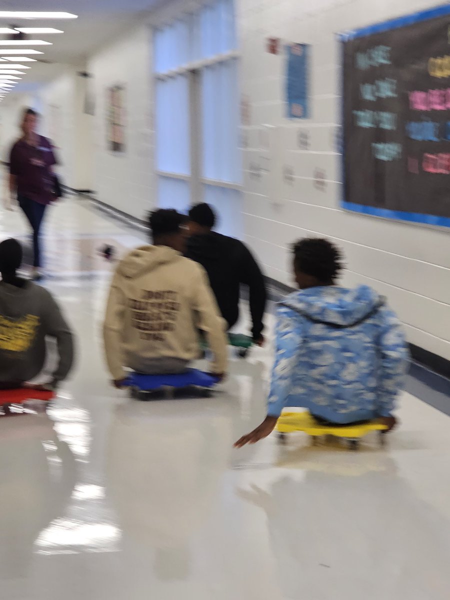 CaitlinBoyd21's tweet image. We had a visit from our amazing @HealthMPowers Health Educator Joanna! She even joined us for Move-It Monday! #DoingWhatsBestForKids #TheCouragetoLeadandLearn #ChangingtheCulture @LuellaMS_HCS