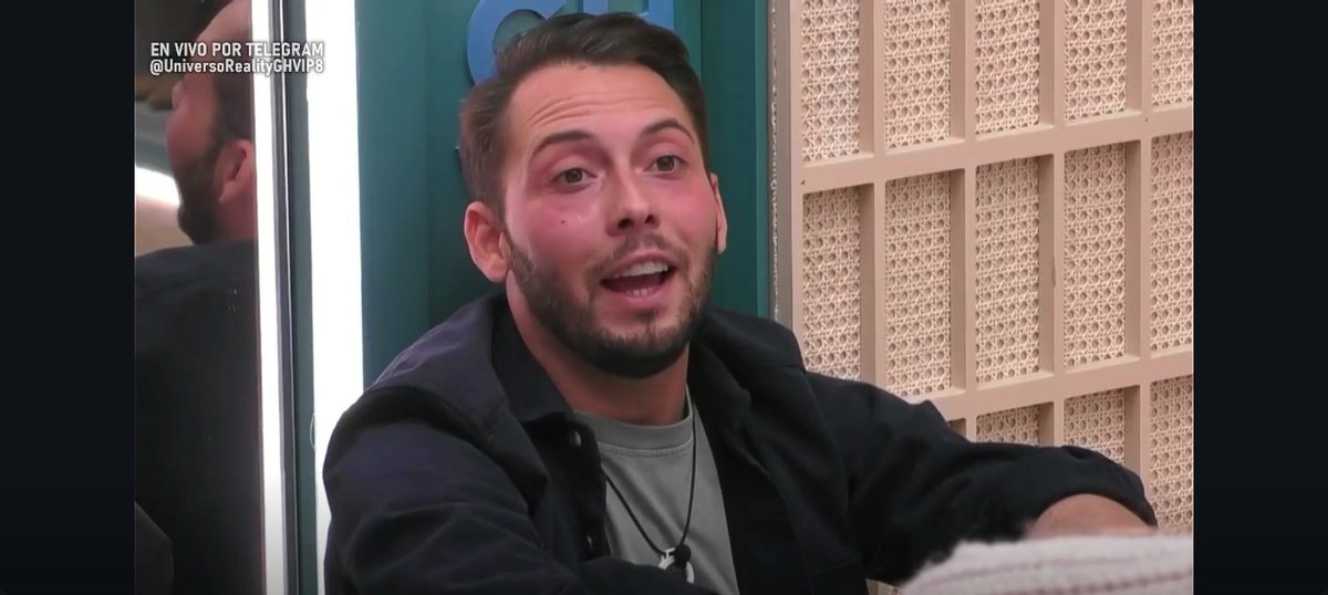 Tyshha's tweet image. #GHVIP300 
Avilés, mírame... eres el tío más tooonto que ha pisado Guadalix. No te podemos ni ver y estás ahí porque Yiya derrapó, iluso.

Vive en un mundo paralelo donde es vecino de Yosana 🤣🤣🤣🤣