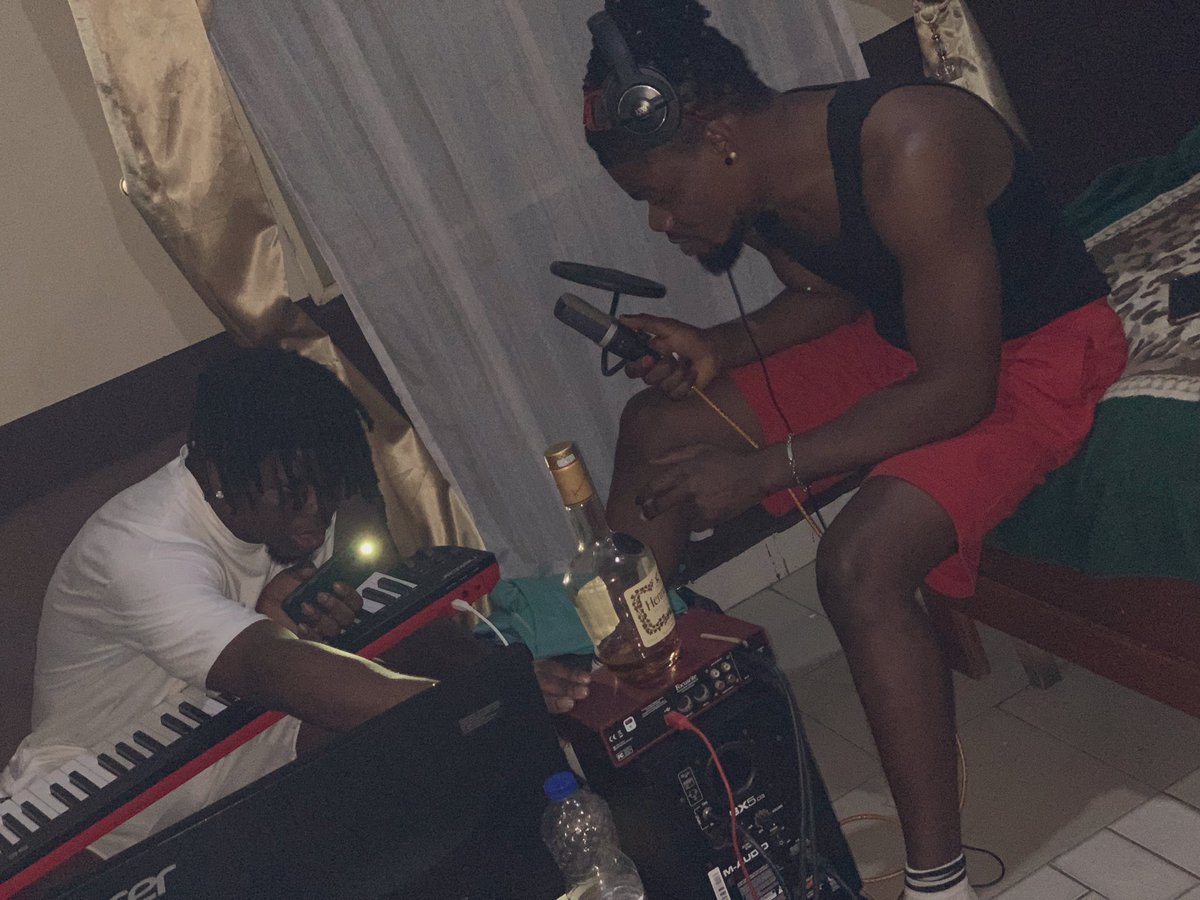 Wymteeragga's tweet photo. Onigbo ni Neigbour me
And no be say me self I Dey holy
Na #Apologytheep
.
.
.
.
#Afrobeat #Afroreggae #apology #raggamuffin #kilode #apologytheep #abena #Gameover #victony #jagajagastory
#afro #reggae #reggaeton #bad #badbitch #ragga #raggamuffin #chune #vybzkartel #ragga https://t.co/YGmPfVld9d