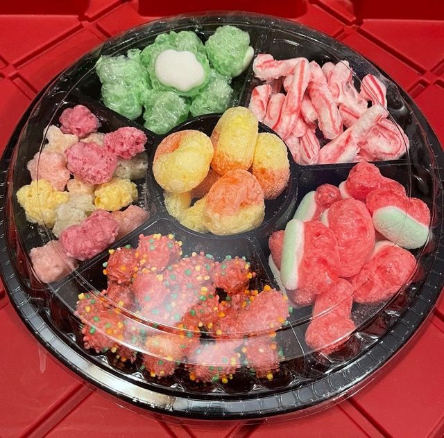 clevelandbazaar's tweet image. Meet the Makers: Gina Giallombardo, Freeze Dried Cleveland
 
Online: buff.ly/44hRP7t 
Facebook: buff.ly/3oVdD8T
Instagram: buff.ly/3QcLmER
 
Read more about FDC and all our holiday 2023 makers at bit.ly/CleBazaar2023h…. Text BAZAAR to 66866 to join us!