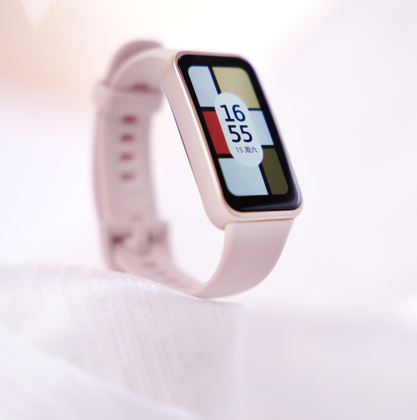 Con una carga máxima de sólo 45 minutos, la nueva #HUAWEIBand8 tiene una duración de batería de hasta 14 días en situaciones de uso típicas. Y si estas apurad@, con una carga rápida de 5 minutos puede durar hasta 2 días enteros. Disponible en Mercado Libre bit.ly/43HLQrx