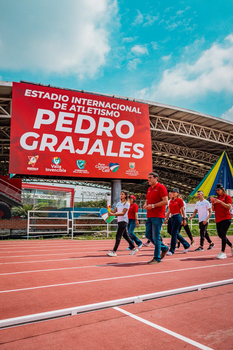 CarlosDiagoA's tweet photo. La llama de los Juegos Nacionales llegó a #CaliCiudadDeportiva para ambientar la fiesta deportiva más importante del país, en la que seremos sedes de 5 disciplinas deportivas. 
@SecDeporteCali @AlcaldiaDeCali @Indervalle https://t.co/AmjOVkMX3d