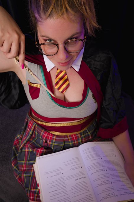 Check out these enchanting Hogwarts Legacy student cosplays, making the magical world even sexier. Wishing<a href="/tag/happyhalloween"class="tags"><span>#happyhalloween</span></a><a href="/tag/sexycosplay"class="tags"><span>#sexycosplay</span></a><a href="/tag/hogwartslegacy"class="tags"><span>#hogwartslegacy</span></a>