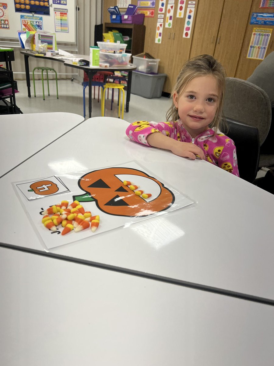 ibesmrgraham4's tweet photo. Working on our counting with some Halloween math! #ibtigerpride @ib327schools https://t.co/6gUmAp0eA5