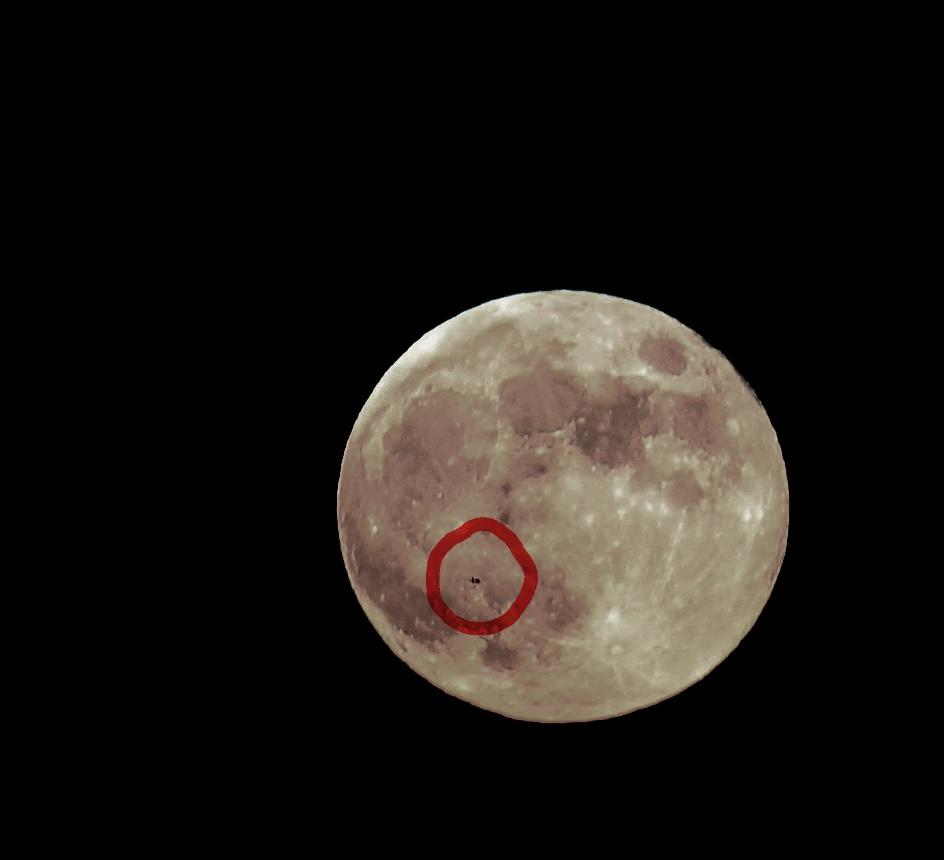 Hey. I wasn't really focusing on the moon so the quality is subpar. Just noticed something during editing. What am I looking at here? Thanks. From u/drLens_in_da
