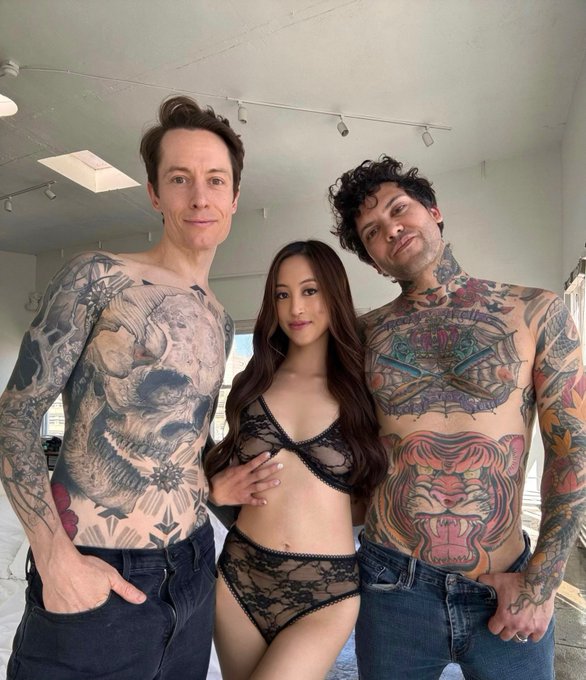 Two cocks is the best feeling ever☺️

@veryowengray @thesmallhands_ https://t.co/UmD6nG2VIJ