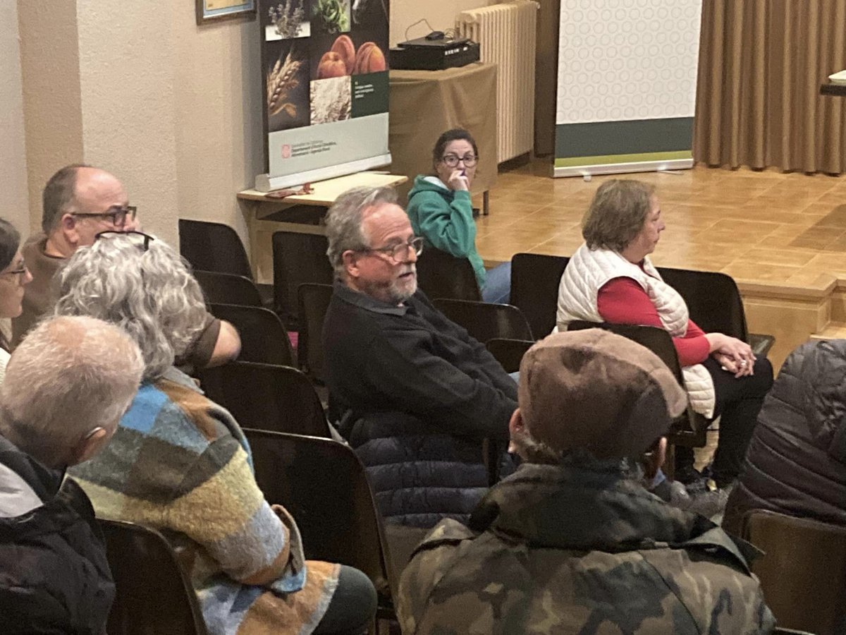 RadioSeu's tweet photo. #EnImatges L'Escola Agrària del #Pirineu, a #Bellestar, ha organitzat una jornada tècnica d'introducció al cultiu de #bolets, per posar en valor aquest sector com a mercat emergent. #MontferreriCastellbò #AltUrgell https://t.co/O2upvoT52w