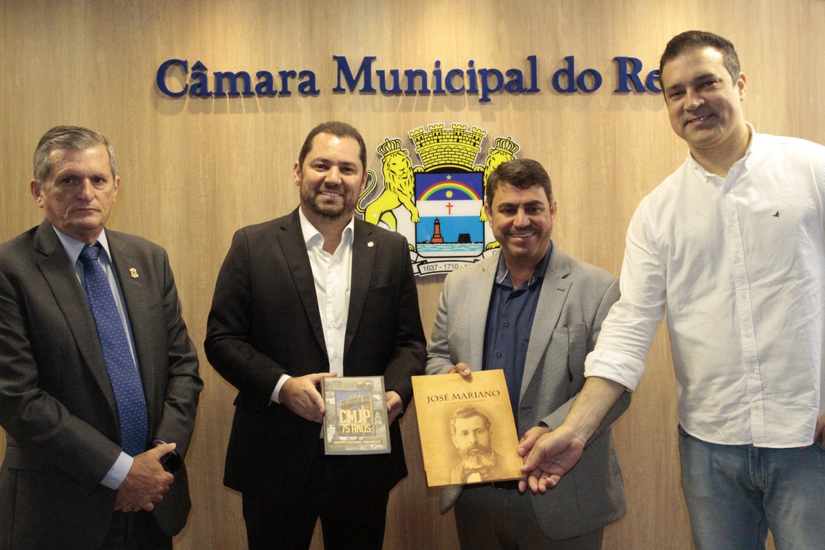 dinhodowsley's tweet photo. Ao lado dos colegas @odonbezerraadv e @thiagolucenaa, nos reunimos, nesta segunda, com o presidente da Câmara do Recife, @romerinhojatoba, e discutimos iniciativas voltadas para a recuperação comercial e turística do Bairro do Recife. 

Levaremos o aprendizado para João Pessoa! https://t.co/OdlBP47s4E
