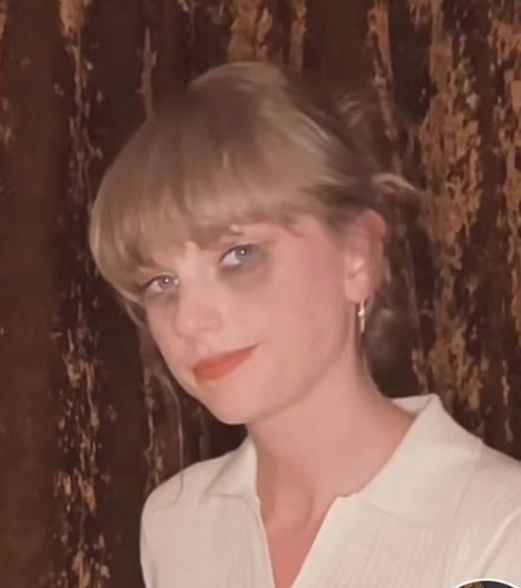 __theantihero__'s tweet photo. why is taylor nation doing a listening party at NINE IN THE MORNING https://t.co/EEjJmeABoQ