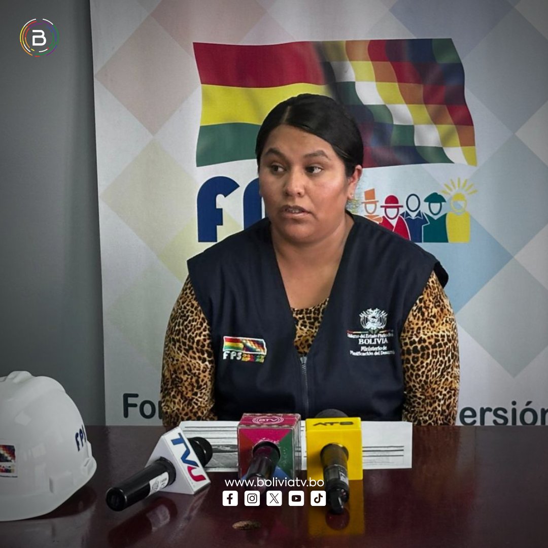Canal_BoliviaTV's tweet photo. #BTVInforma
FPS realizará una inversión de más de Bs 3 millones para un balneario en el municipio de Ayo Ayo, lo que permitirá mayor dinamismo económico en la localidad, dio a conocer la gerente de la institución,  Rosmery Santalla.
Periodista: @MagerlynQ BTV - #LaPaz https://t.co/KRAYKvRtE4