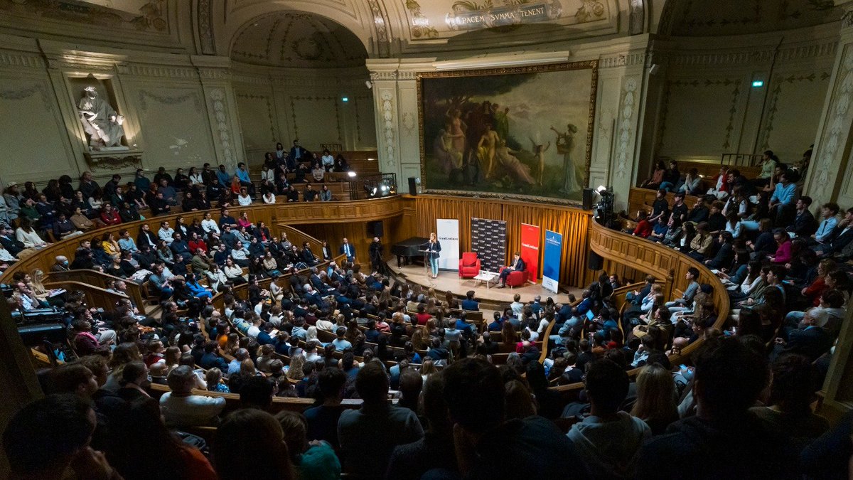 EP_President's tweet photo. Merci aux étudiants de @Sorbonne_Univ_ pour ces échanges dans le magnifique Amphithéâtre Richelieu.

C’est l’Europe que je veux voir: de l’espoir, l’enthousiasme, la conviction que l’avenir est plein de potentiel et opportunités.

Vos idées façonneront le futur de notre Union. https://t.co/HNQh7nkDX7