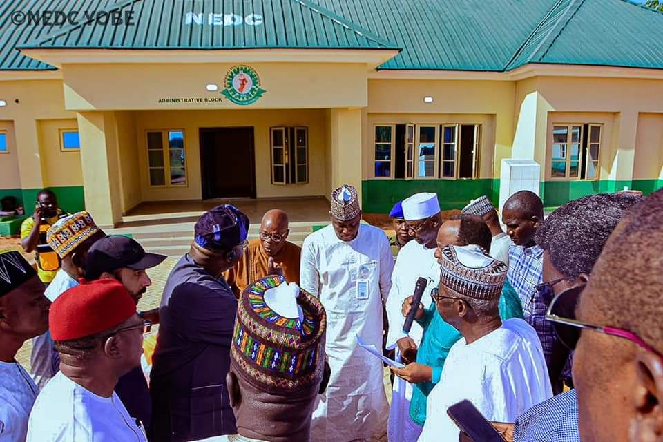 Musa_Yashi's tweet photo. NEDC @ POTISKUM
Visits Ari Kime Primary School and NEDC Model Mega School 

The newly inaugurated Board and Management of North-East Development Commission is on a state tour and familiarisation visit to Yobe State led by the Commission's chairman, Major General Paul Tarfa (RTD). https://t.co/Rgsrv00Ell