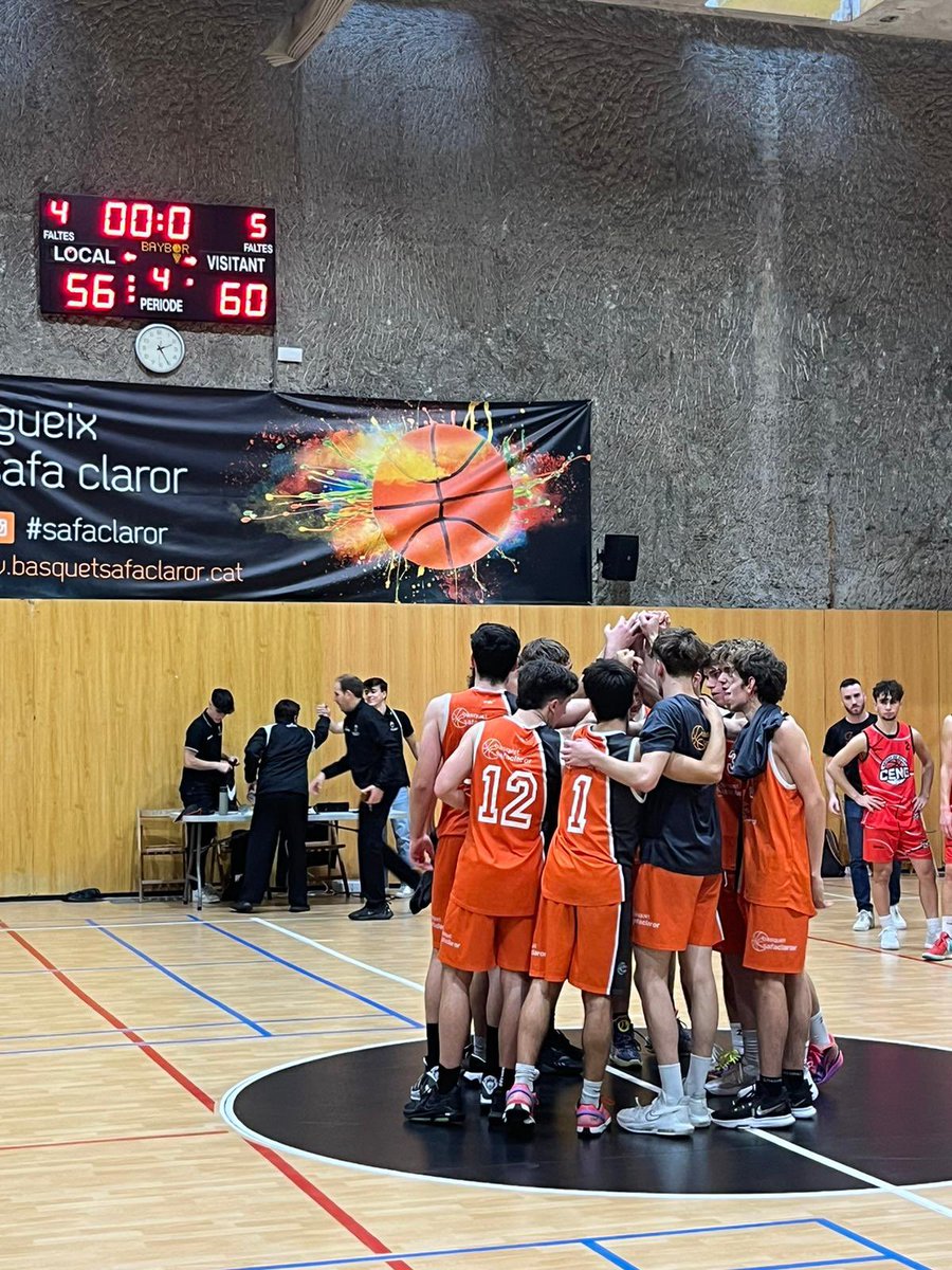 safaclaror's tweet photo. RESULTATS | 🏆 C.c. U18 - Junior Masc. Interterrit.
#JrMasc 5️⃣6️⃣
CENG 6️⃣0️⃣
💬 A partir del 3r quart, vam anar a remolc sense acabar d'encadenar accions bones i no trobant l'encert des de la línia de 6,75. A continuar confiant en la feina que estem fent
#SafaClaror | #ForçaSafa https://t.co/5dyY81fpH7