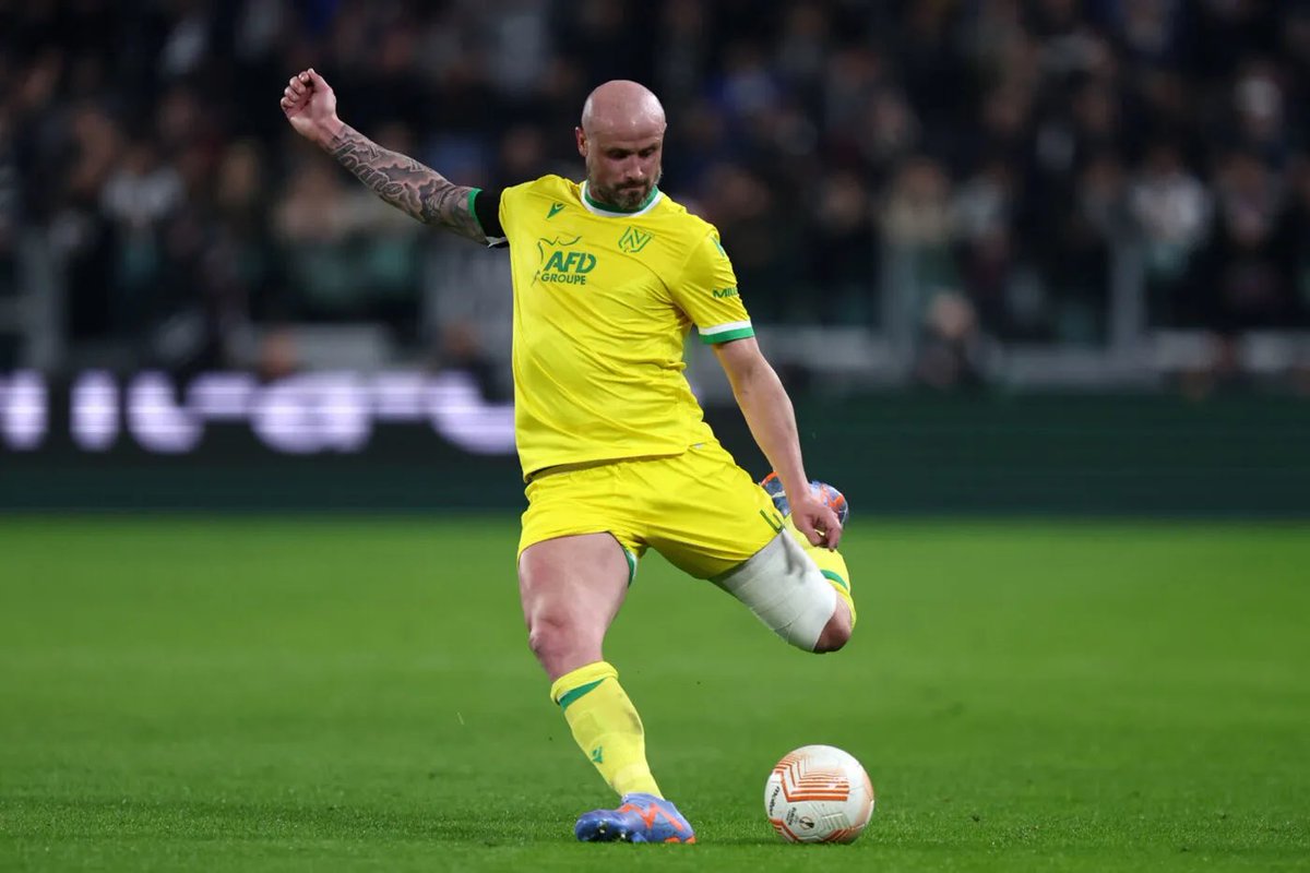 🚨 OFFICIEL ! Nicolas Pallois remporte le Trophée Saint-Tropez qui récompense le meilleur gendarme de l’année 2023. 🏆💎

(Disney Chanel)

#pallois #fcnantes #BallonDor