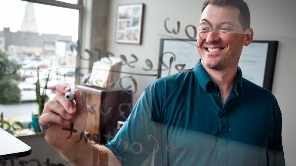 Today our agency growth principal Sam Przywojski will speak at UW-La Crosse to provide real-world perspectives on customer experience, service characteristics and more B2B marketing topics. Discover more of our expertise and insights at vendiadvertising.com/insight