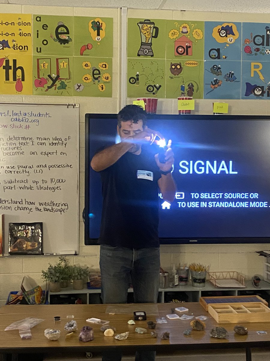 LearnwithMsLake's tweet image. Major thanks to Mr. Andres Cardenas, a jeweler, who gave us the coolest inside look at rocks, minerals and gems! We learned and got to see so much! #LearnLeadExcel @Kempcougars