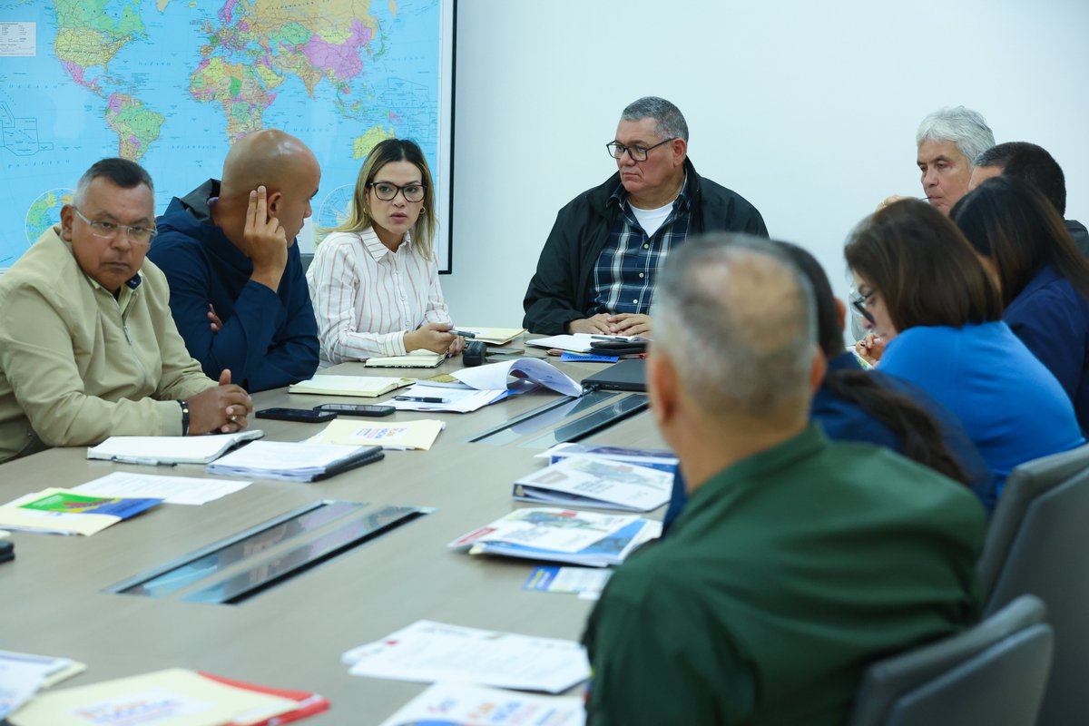 ViceVenezuela's tweet photo. #EnFotos || Este lunes se desarrolló una nueva jornada de trabajo del Consejo de Vicepresidentes Sectoriales, liderada por la vicepresidenta @delcyrodriguez, con la finalidad de evaluar las políticas sociales y económicas impulsadas por el Gobierno Bolivariano.

#30Oct https://t.co/NGee4OqRhF