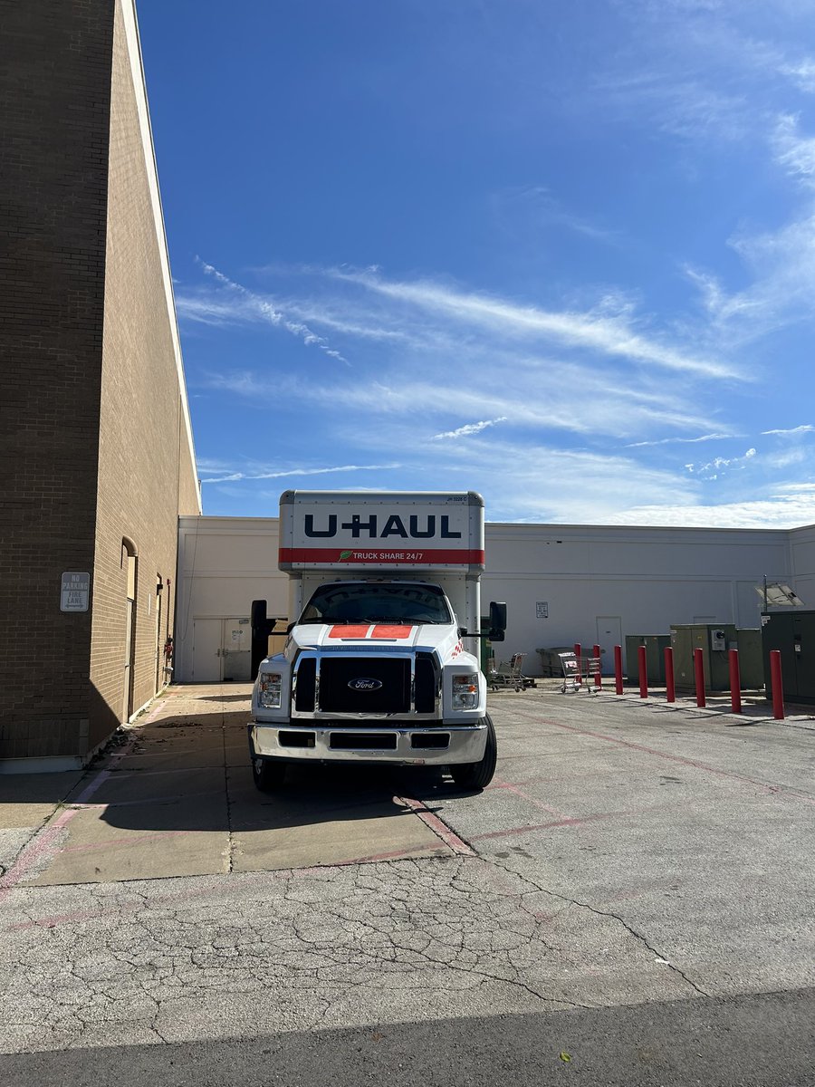 marksprimellc's tweet image. Had the privilege to conduct another commercial move at Northeast Mall in Hurst, Tx. Got a chance to connect with the owner of a retail store called “Wave”.  We’re excited to work with any &amp;amp; all companies in need of moving services. 

#OneCall 📲
