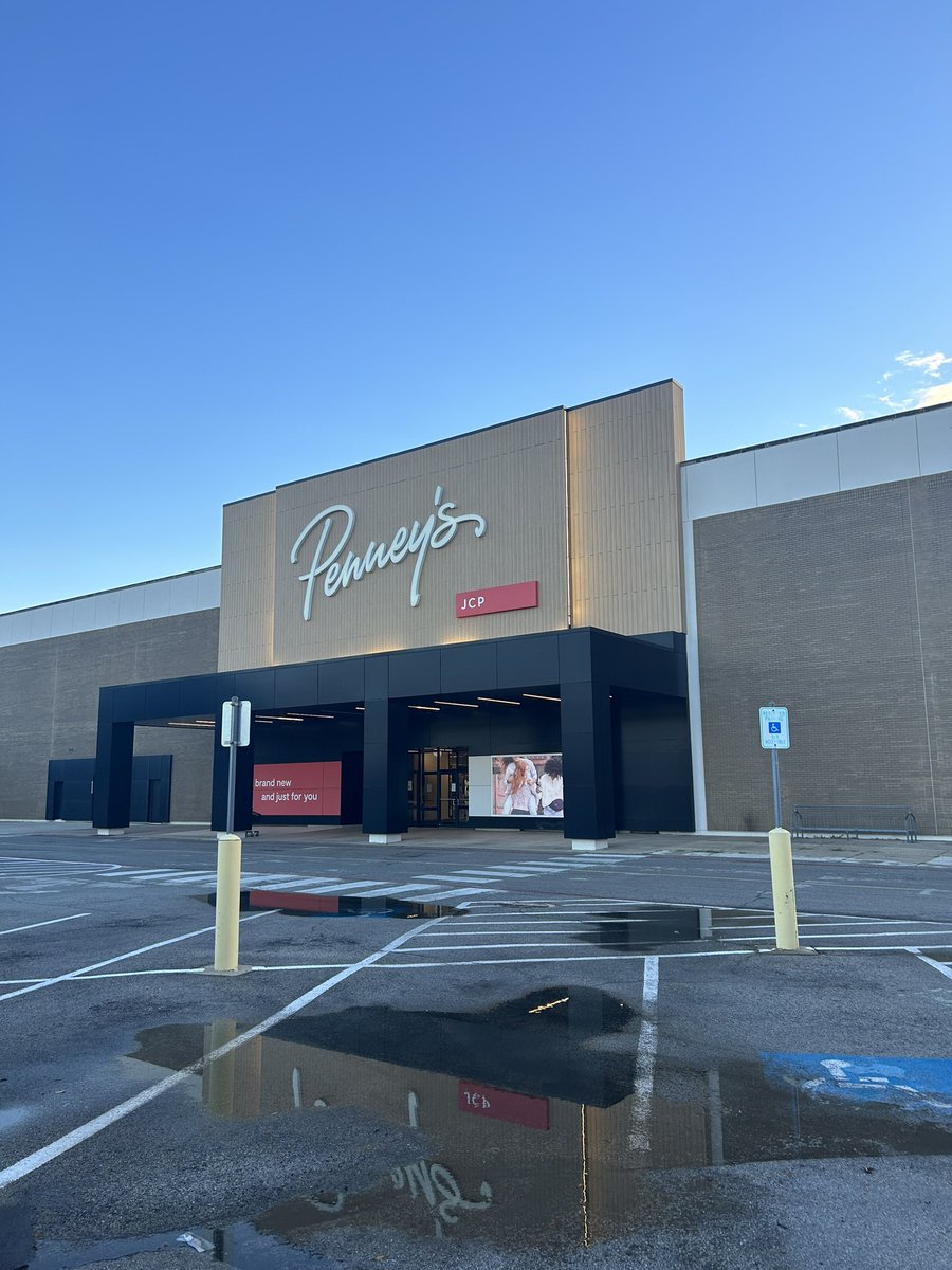 marksprimellc's tweet image. Had the privilege to conduct another commercial move at Northeast Mall in Hurst, Tx. Got a chance to connect with the owner of a retail store called “Wave”.  We’re excited to work with any &amp;amp; all companies in need of moving services. 

#OneCall 📲