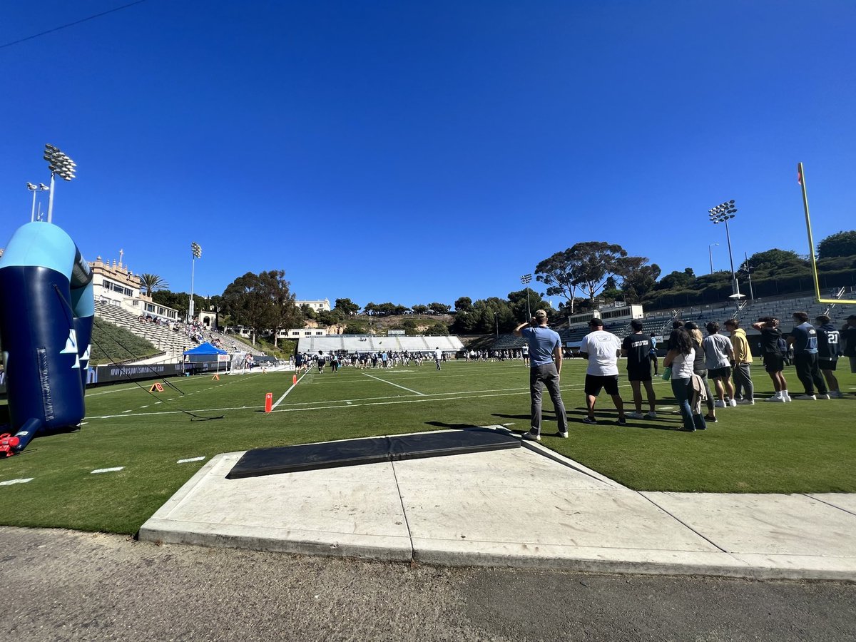 Ellis__Nelson's tweet photo. Thank you @mmcgli1 for having me on campus this last weekend. Love what the new staff @USDFootball has cooking! Great team win against Morehead St. #GoToreros
@BrandonHuffman @Juanitafootball @NickFarman55 @railz206
#RavensAllIn #NewSeason https://t.co/h3igWBBYEo