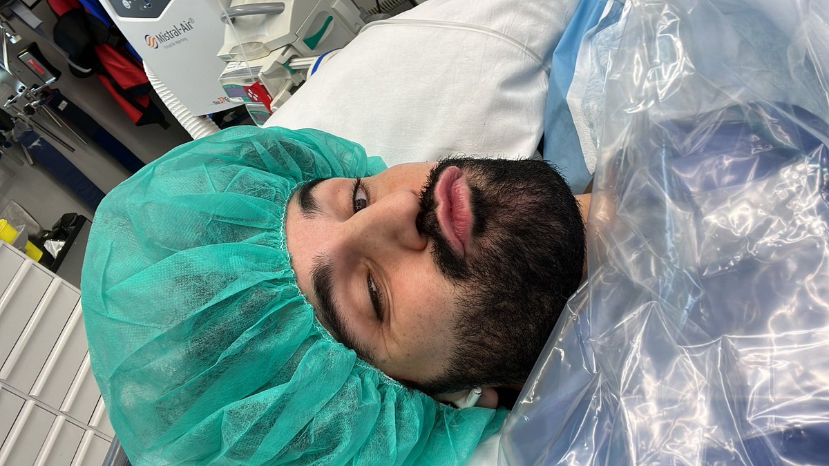 le_Quantum's tweet photo. ⚠️ ATTENTION GRAPHIQUE ⚠️

Voilà, je me suis fait réparer la fracture et j’étais réveillé, du coup on s’est bien marrés avec les chirurgiens.

Got some chrome choomba 🦾🦿

(Tah ma gueule de Toad) https://t.co/WrPMj3ffko