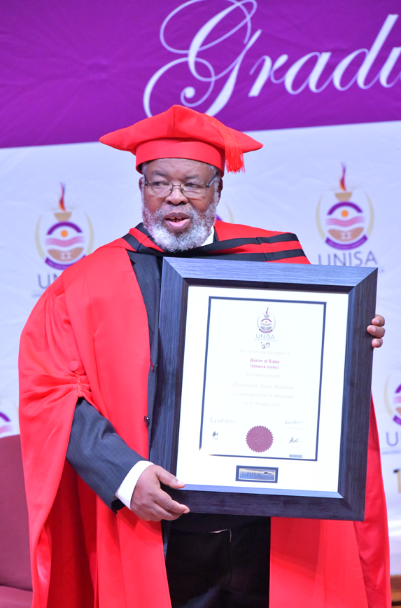 unisa's tweet photo. #2023UnisaSpringGraduations | 🎓🎈🎊🥂Congratulations to Dr. Mjabuliseni Isaac Madondo, who received an honorary degree of Doctor of Laws, he was accompanied by family and friends, and members of Unisa management present.
#Unisaa150
#CircleofExcellence https://t.co/IehcHrCFPP