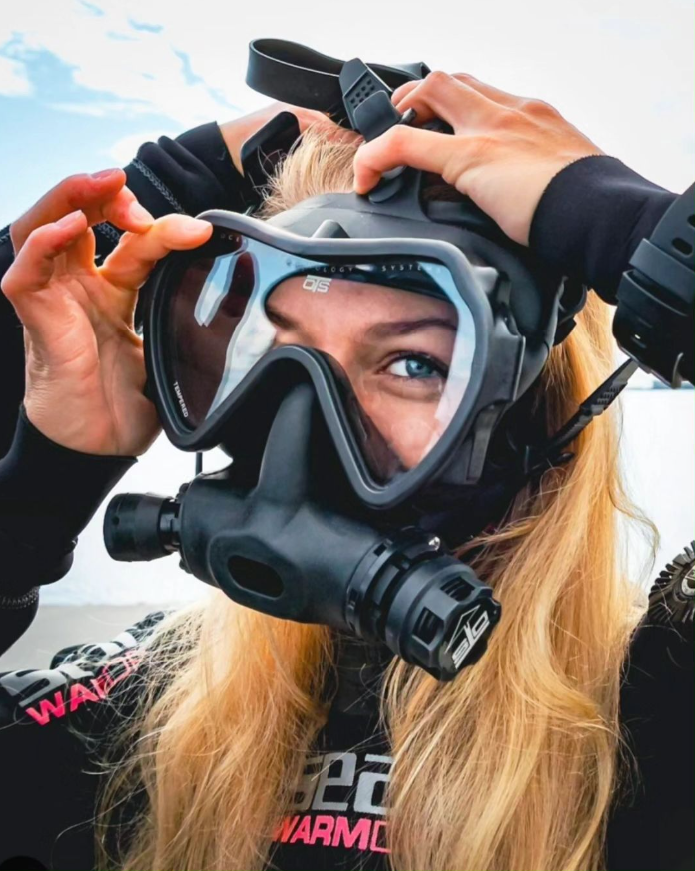 scubadivingyard's tweet photo. ✨🌺🌺🌺✨
.
.
.
.
#scubagirl #scubagirls #scubawoman #scubababes
#divegirl #divegirls #divergirl #beautifuldiver #sexydiver #divinggirl #divinggirls #divingmask #fullfacemask https://t.co/wnEBiijQr9