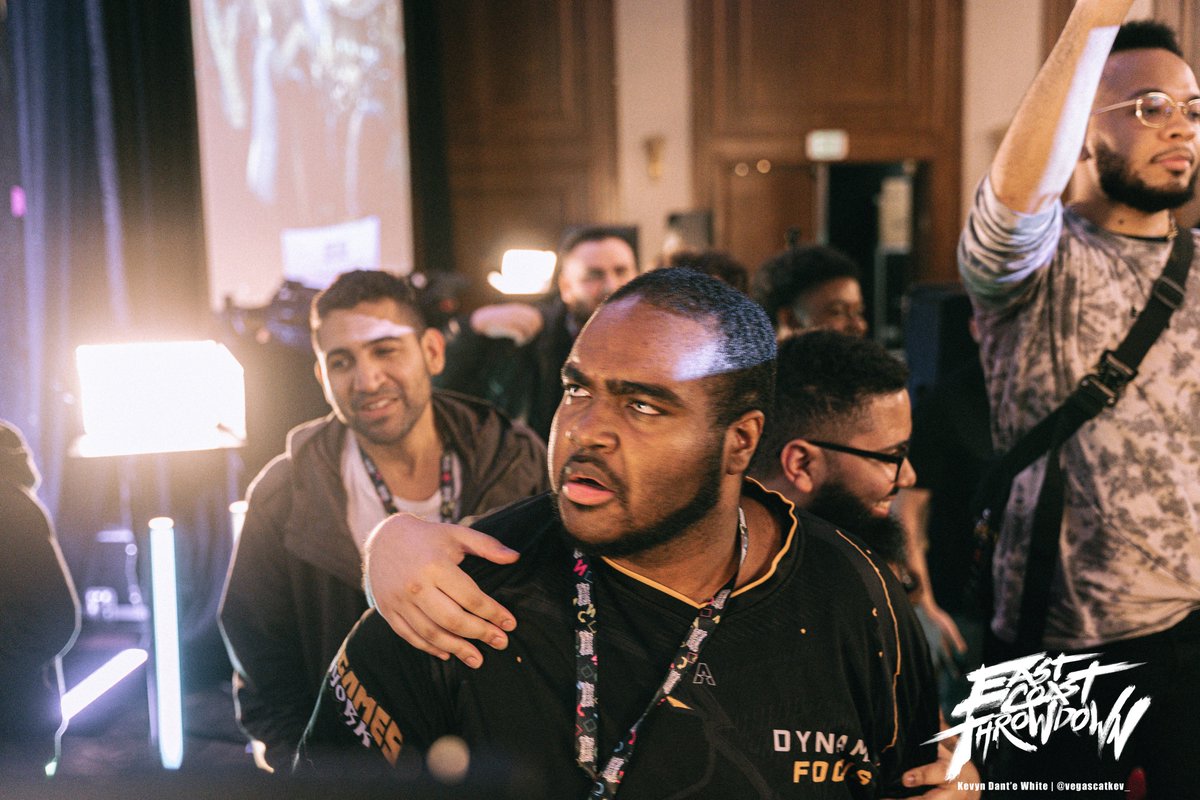 MesseJinter's tweet photo. @ecthrowdown @Vegascatkev_ What was @Grr_George looking at here LOL https://t.co/FnKIOV8ozr