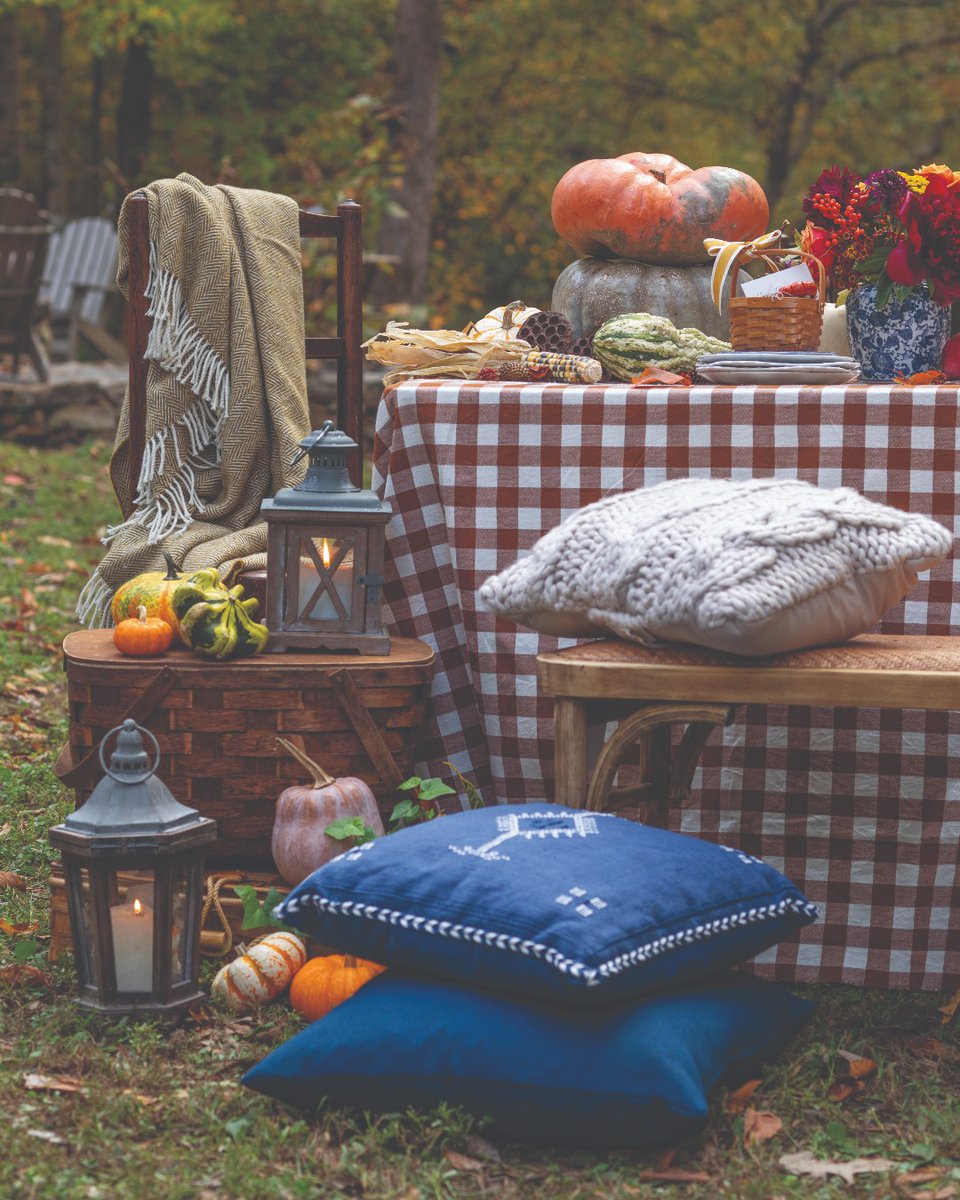 SouthernLadyMag's tweet image. There’s no greater joy this time of year than basking in the beauty of autumn’s glorious color show. Find inspiring outdoor spaces perfect for leaf-peeping at southernladymagazine.com/7-cozy-setting….

#southernladymag #leafpeeping #falldecor #porchdecor #falltablescapes #autumninthesouth