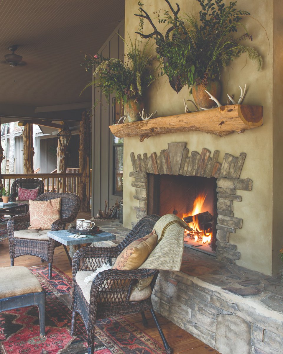 SouthernLadyMag's tweet image. There’s no greater joy this time of year than basking in the beauty of autumn’s glorious color show. Find inspiring outdoor spaces perfect for leaf-peeping at southernladymagazine.com/7-cozy-setting….

#southernladymag #leafpeeping #falldecor #porchdecor #falltablescapes #autumninthesouth