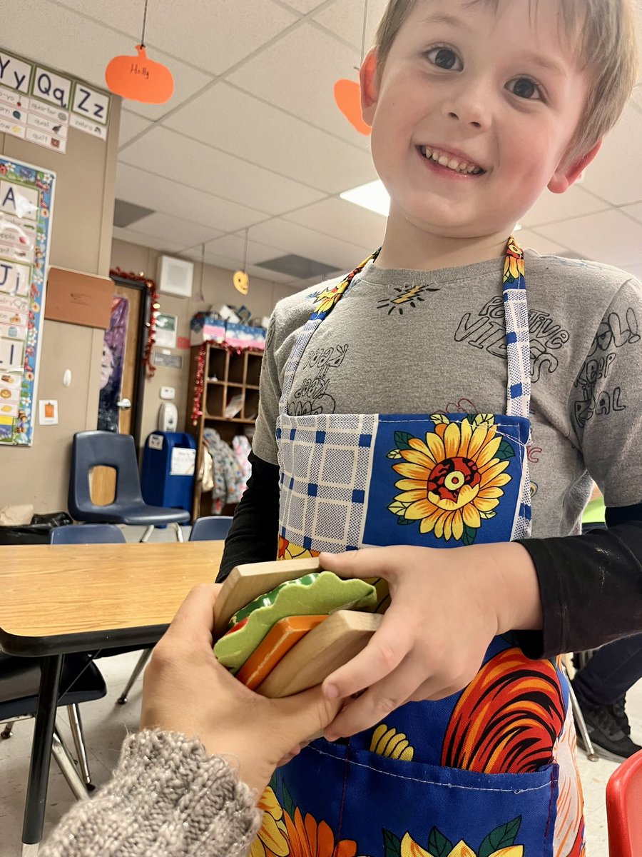 Alicia (@aliciacob2010) on Twitter photo My favorite part of teaching is the fun facts friends share. This particular friend brought me a sandwich and told me he left the onion off because they make his eyes feel really sad, and he did not want my eyes to feel sad about onions either! <a href="/doc_nuge/">Renee Flax Nugent</a> <a href="/lisapierce5825/">Lisa Pierce</a> My favorite part of teaching is the fun facts friends share. This particular friend brought me a sandwich and told me he left the onion off because they make his eyes feel really sad, and he did not want my eyes to feel sad about onions either! <a href="/doc_nuge/">Renee Flax Nugent</a> <a href="/lisapierce5825/">Lisa Pierce</a>