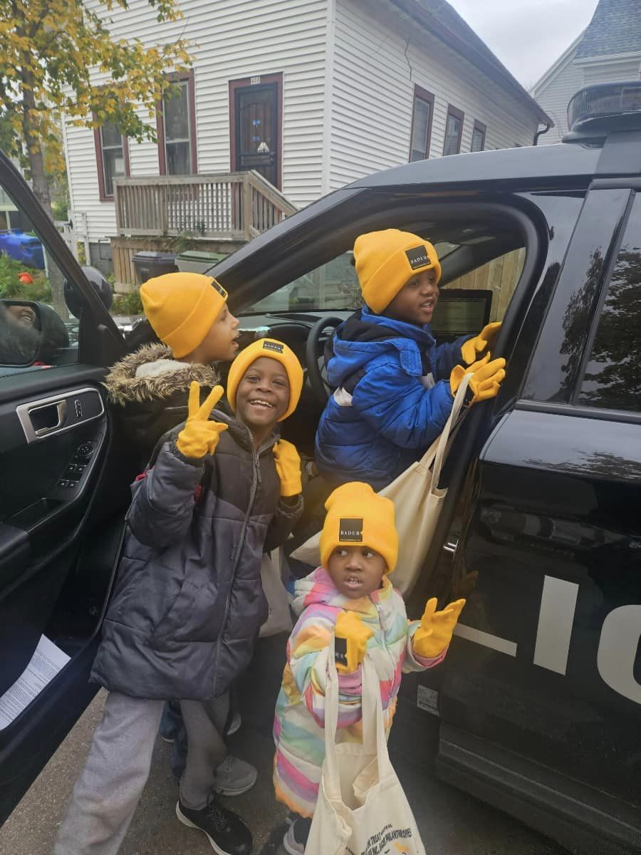 MilwaukeePolice's tweet photo. #MKPD #MPDDistrict5 Officers enjoyed Northcott Neighborhood House 2023 Trunk or Treat!
#MKECommunity #MKEYouth https://t.co/m3B0ApR1qI