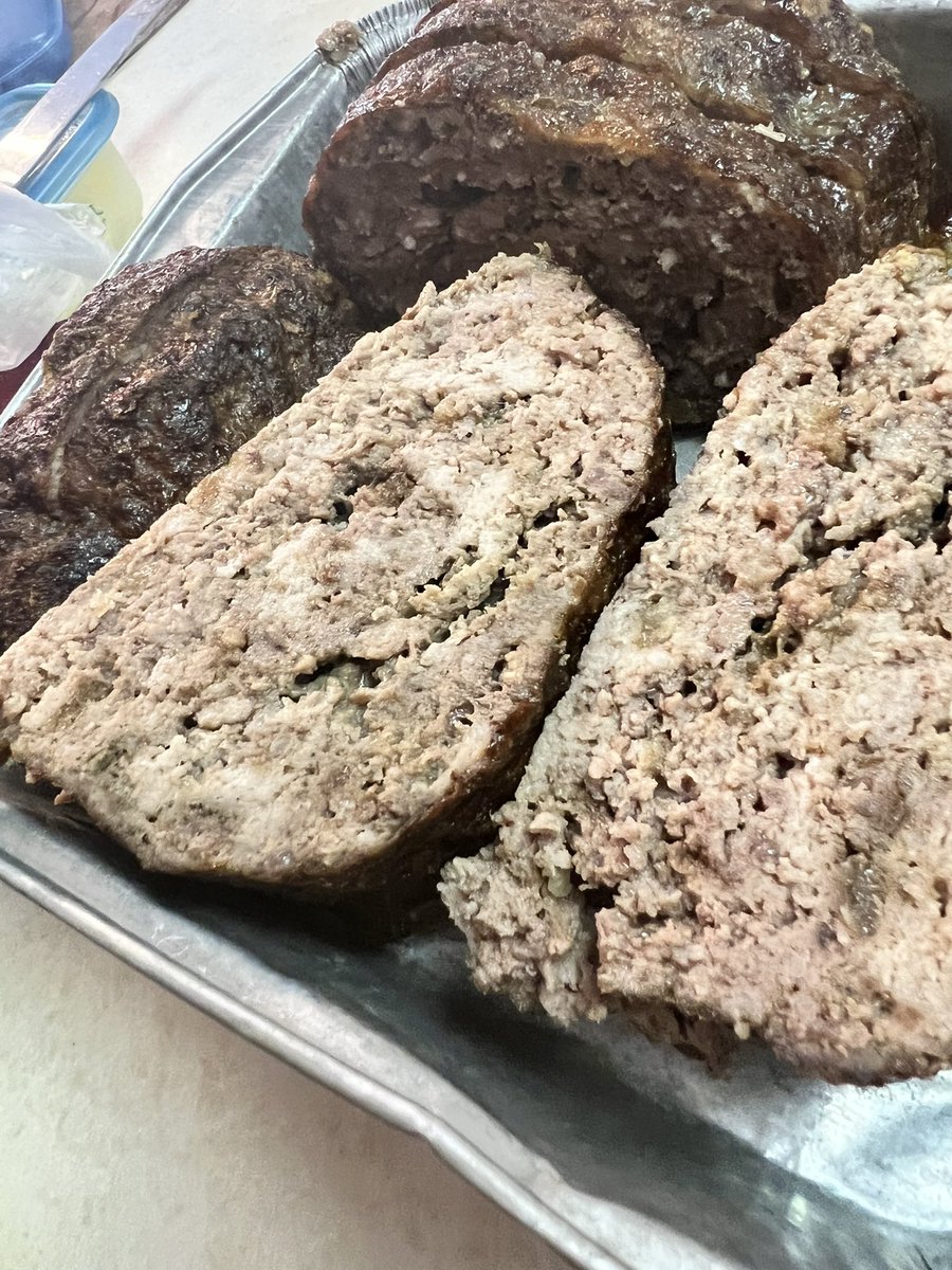 RoadQueen1967's tweet photo. Taco soup and meatloaf, meal prep for the week ahead!! Saves time and energy when Iโm too tired or sore to cook.
#foodprepforthewin
#meatloaf
#tacosouprules
#whatchaeating https://t.co/13r6XPiBe2