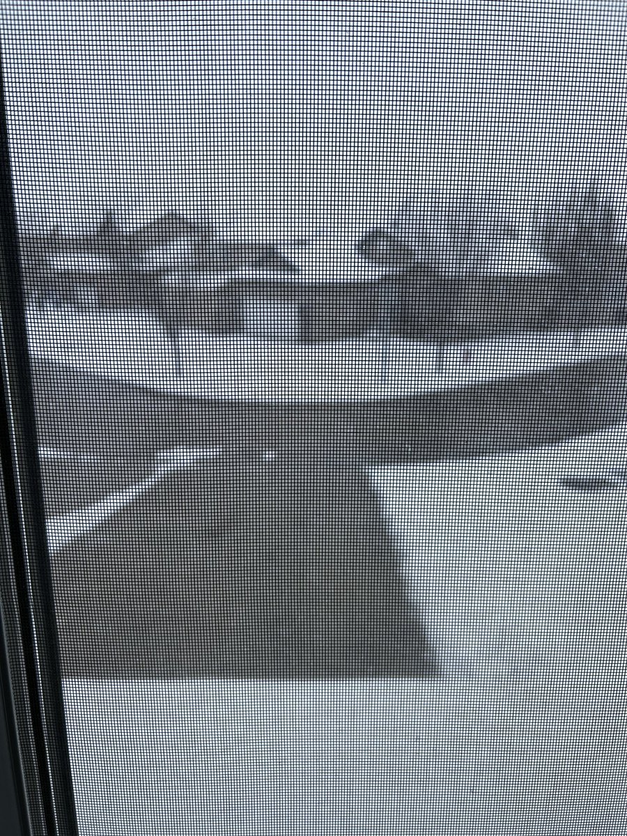 simplyyshea's tweet photo. @giannapessagno @mamainottawa i was gonna say the same thing 🥲 took me 30 minutes to shovel our driveway when i got home from work! https://t.co/nI5CpQKn7l