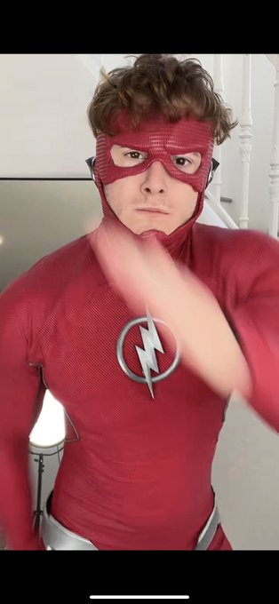 4 pic. Screenshots from my short form costume video https://t.co/rNdbpeTCe5