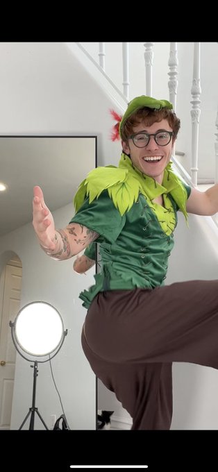 2 pic. Screenshots from my short form costume video https://t.co/rNdbpeTCe5
