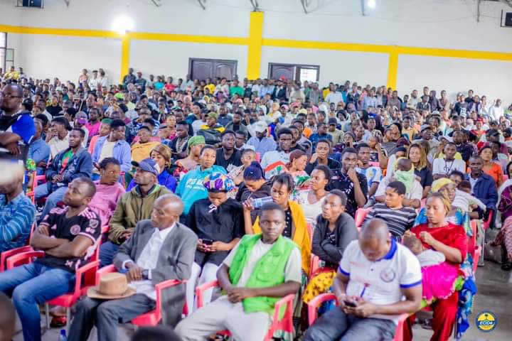 ChangementCong1's tweet image. #RDC: Ds 1conférence débat citoyenne animée à #Goma autour du thème #Persistance des massacres à #béni et de l'occupation de rutshuru et #masisi par le M23#, l'Hon @KasekwaB élu du N-Kivu et SGA de l' @ECiDeRDC appel aux congolais à la résistance et devoir sacré à défendre la🇨🇩