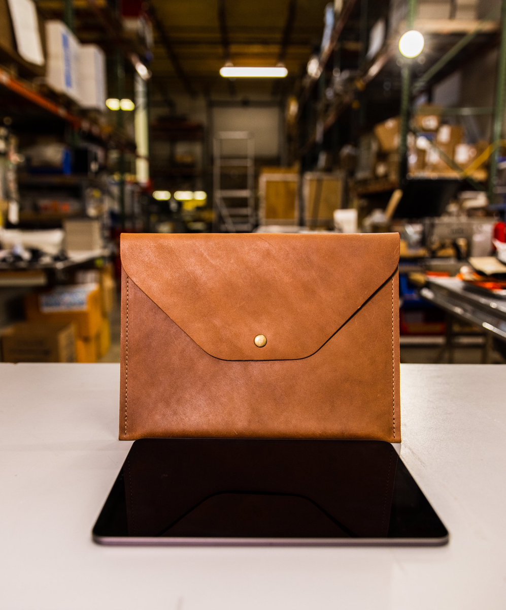 DODOsays's tweet image. The Leather Laptop Portfolio is perfect for the on-the-go professional with an eye for style.

This product is available on the DODOcase website, which you can find in the link in the bio. 

#protectsfromextinction #dodocase #craftmanship #accessories #madelocal #quality #macbook