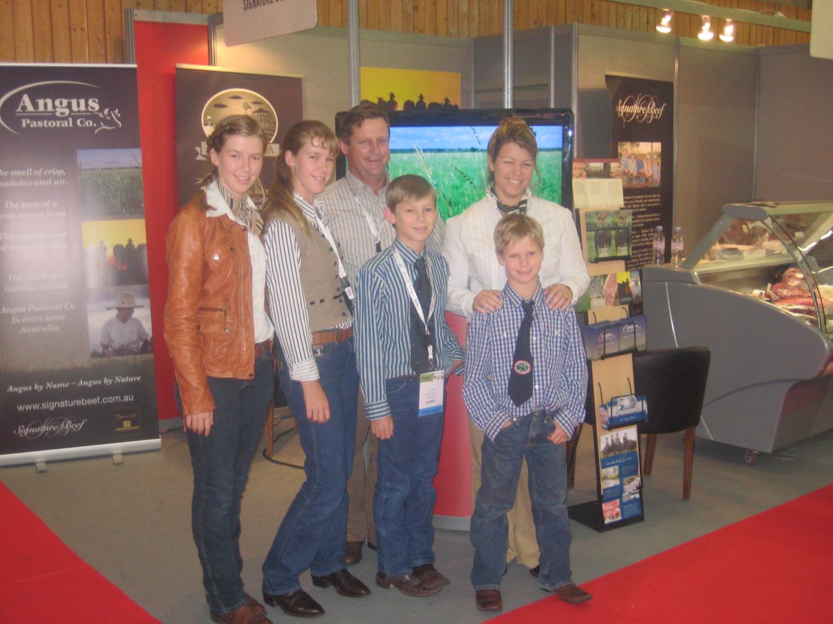 AngusJosie's tweet image. This is my 🇦🇺 farming family @ Sial Paris, 15 yrs ago.  Our 🇪🇺 customers are like family.  🇦🇺 Farmers asked for just 1/3 of a steak / yr of red meat compared to current access your farmers enjoy to our market of 4.3kg/yr.  This is what you stand against.  #fairtrade #rulesbased