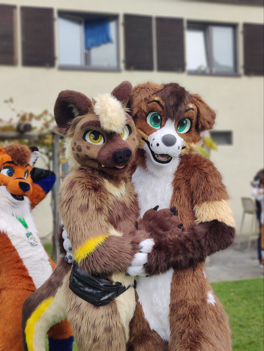 DeeYeener's tweet photo. Finally feel like I recovered from GLC
It was an absolutely amazing con with many old and new friends 

Thx a lot to my amazing host and roomie @Tawysss as well 💛💛 https://t.co/Lsdg5ck68D