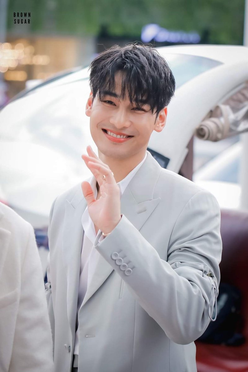 Mariana50638300's tweet image. There&apos;s so pretty ahhh I love you my love TE AMOOO APO NATTAWIN 💛😻

APO AT THE 11th HOWE AWARDS 

@Nnattawin1 
#HOWEAWARDS2023XAPO 
#Nnattawin #apocolleagues