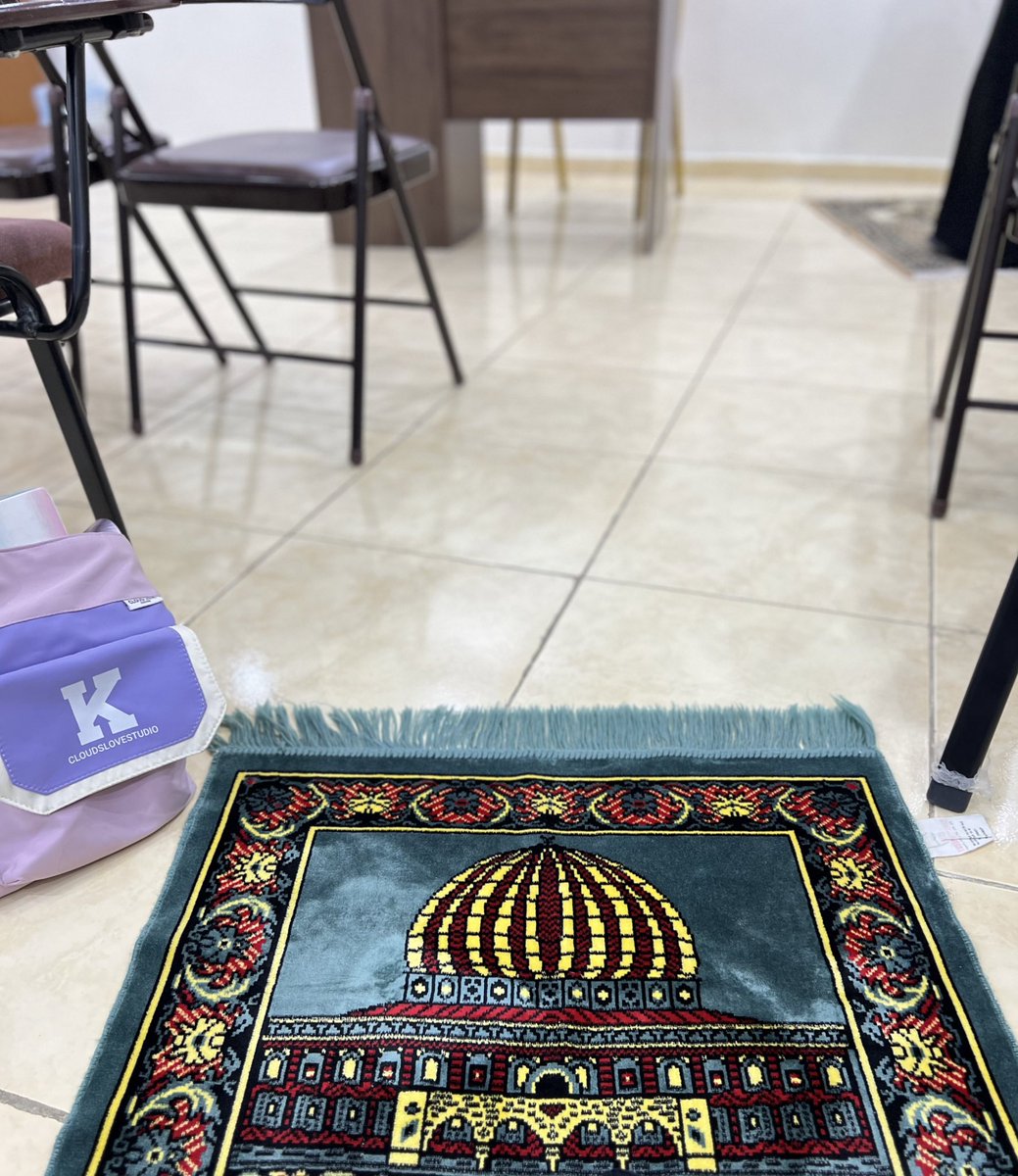 "من خير النّعم أن يؤتى الإنسان قلبًا لا تعطله الأحزان عن السّعيّ"