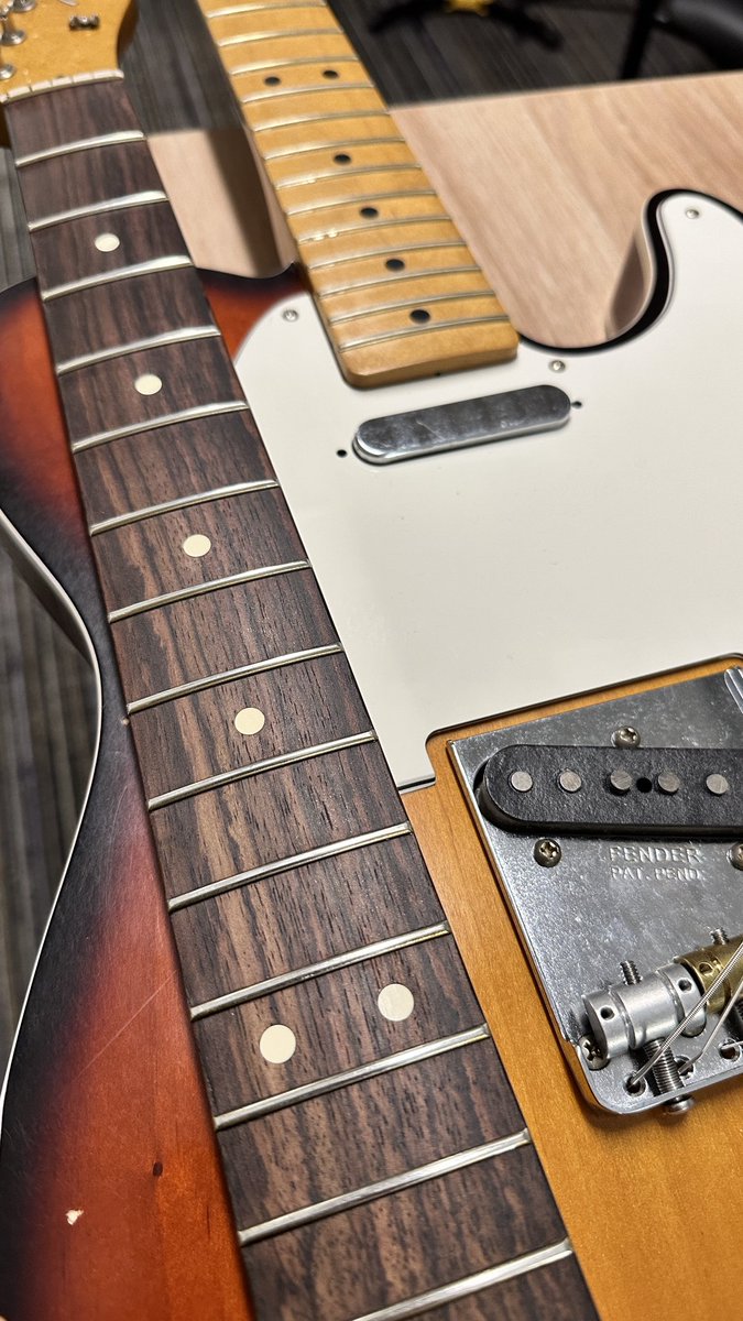 I swapped necks on my Jason Isbell Fender Tele today. The rosewood came off and a neck from a Brad Paisley Esquire went on. The maple neck is huge and is extremely comfortable. Either way, lots of fun
#fender #telecaster #jasonisbell #bradpaisley #sunburst