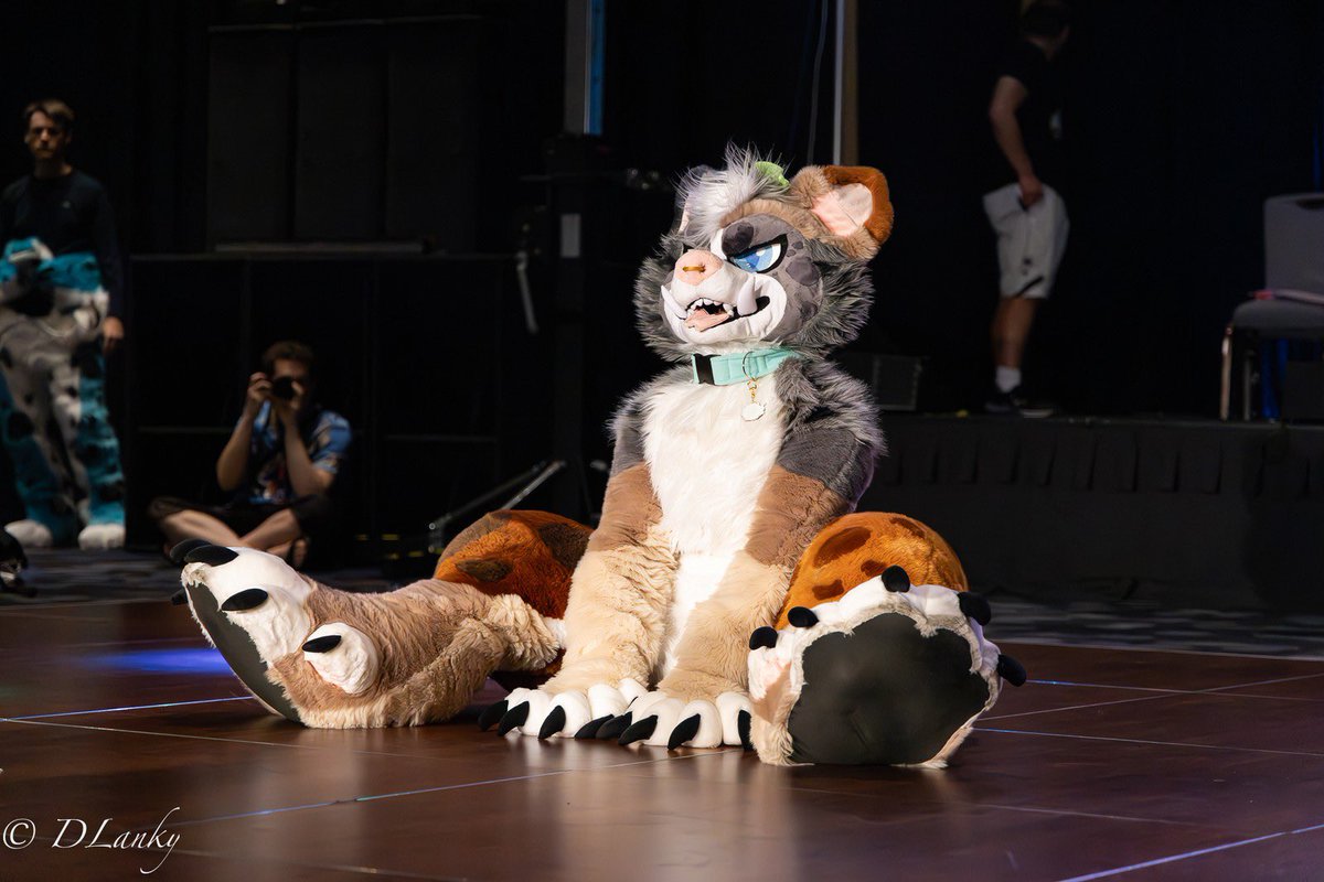 thetwistedpuppy's tweet image. Heyo! I’m BAXY, your fellow trans POC artist located in the DMV area
I specialize in fursuit and kigu makin and much more to come
U can also catch me boogeyin at the cons as my many suits