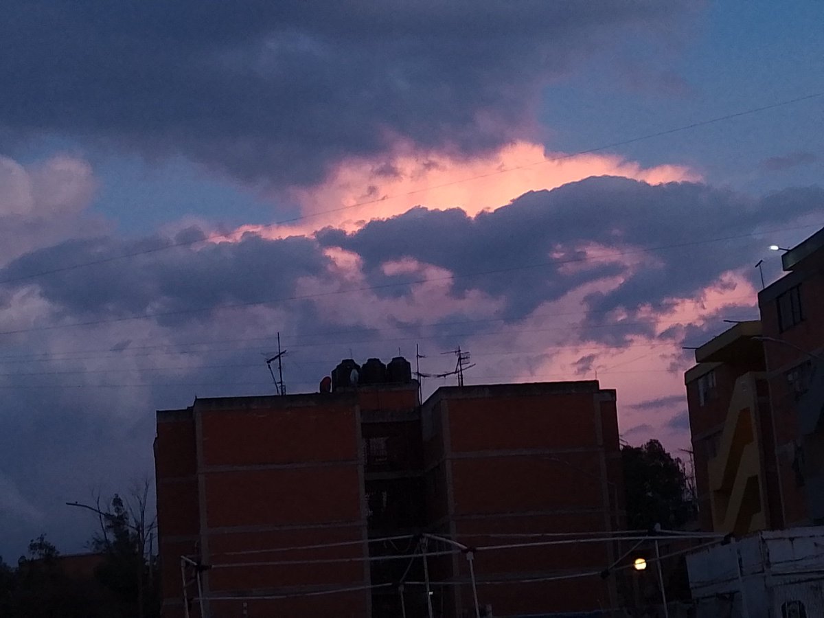 andruzz_mar's tweet photo. Con lo que me gusta apreciar el cielo 🥰 https://t.co/8n0eotampZ
