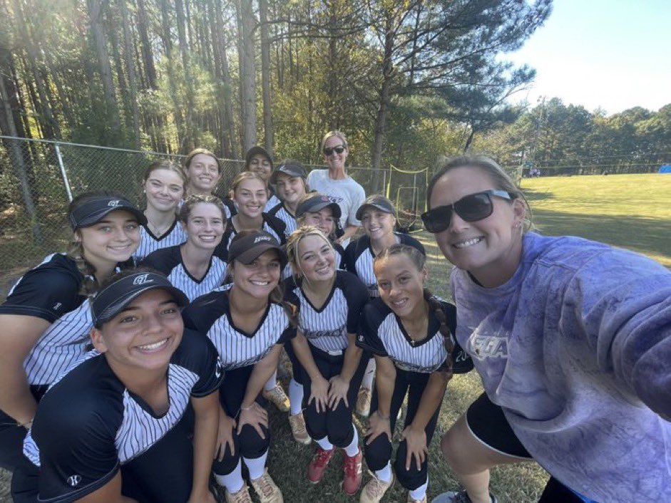KaraAlday's tweet photo. What a great weekend at the Caroline Elite Showcase, as well as the camp!! Got to meet many coaches as well as learning new ways to improve my skill! We also went 4-0 on the weekend! #TrustTheProcess @CarolinaLegacy1 @cokersball @Softball_CoachB @UNCWsoftball @CatchingIron https://t.co/K0gpeYUkWc