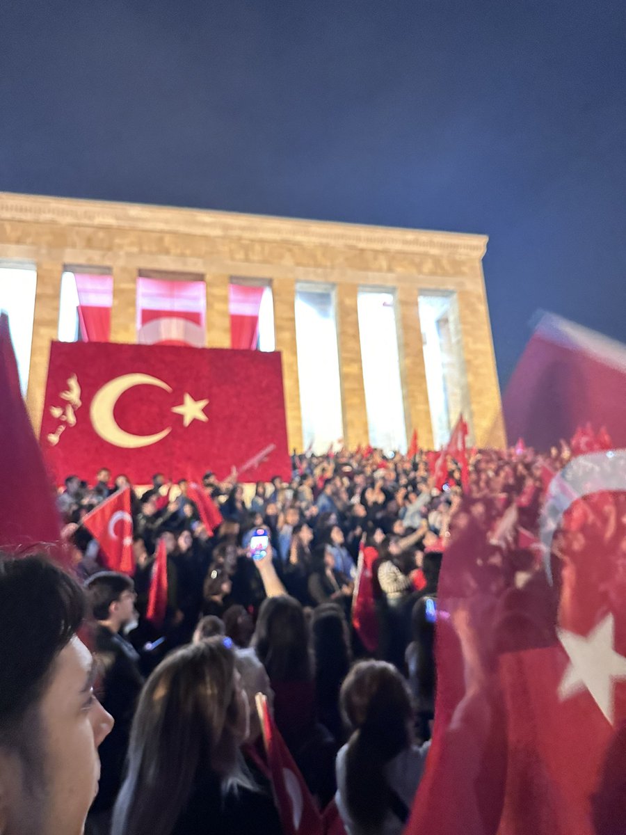feritkumral's tweet photo. Güneş gibi doğan , ay gibi parlayansın gönlümüze Atam.. 

Nice 100 yıllara Cumhuriyet. 🫶🏻♾️🇹🇷

#cumhuriyet #BuAşkBitmez #Atatuerkuenİzinde100YIL #CumhuriyetimizeSahipÇıkıyoruz #başkomutanMustafaKemalAtatürk https://t.co/HOTbaBkPsA