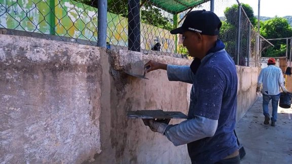 GMBNBT_NE's tweet photo. #30Oct23
Abordaje integral de rehabilitación a la cancha deportiva Wuilly Milt, sector El Maco, municipio Gómez. Beneficiando a todas las familias de dicho sector 

#SomosTricolor 
#PlanCanchaTricolor2023

@NicolasMaduro @delcyrodriguezv @GRaulparedes @_Vpsops @Barrio_Tricolor https://t.co/fkcvq7WjDn