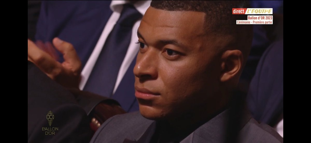 Jeanjesulopez's tweet photo. Quand j’ai besoin de chier #BallonDor #ballondor2023 #Mbappé #cestvraimenttresdrole https://t.co/hZU7D0Clf0