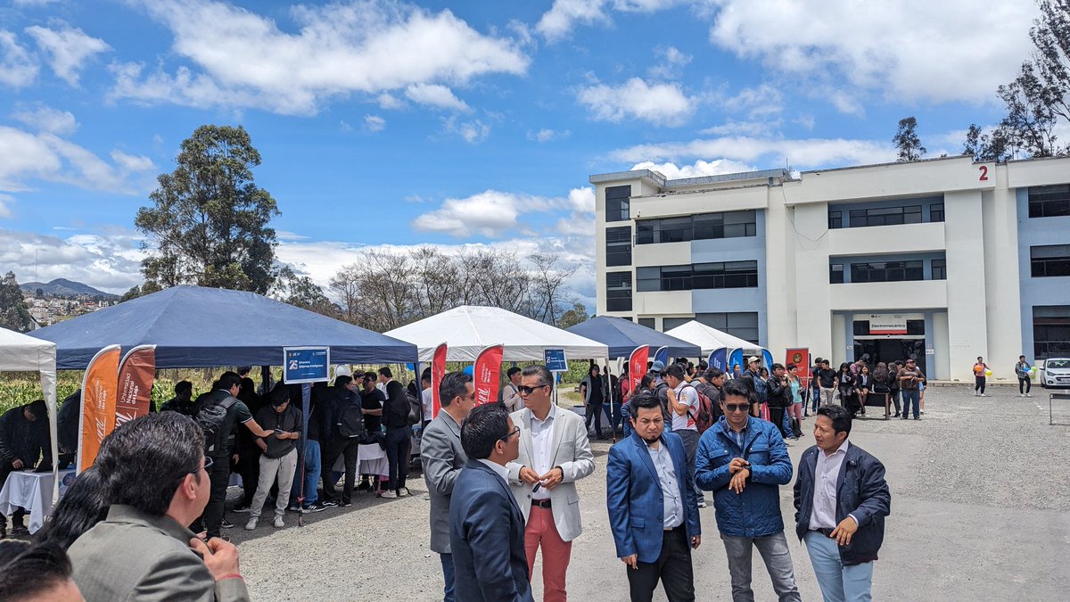 Gran acogida en los proyectos generados por Computación y felicitaciones al ganador con el prototipo mano segura <a href="/UNLoficial/">Universidad Nacional de Loja</a>